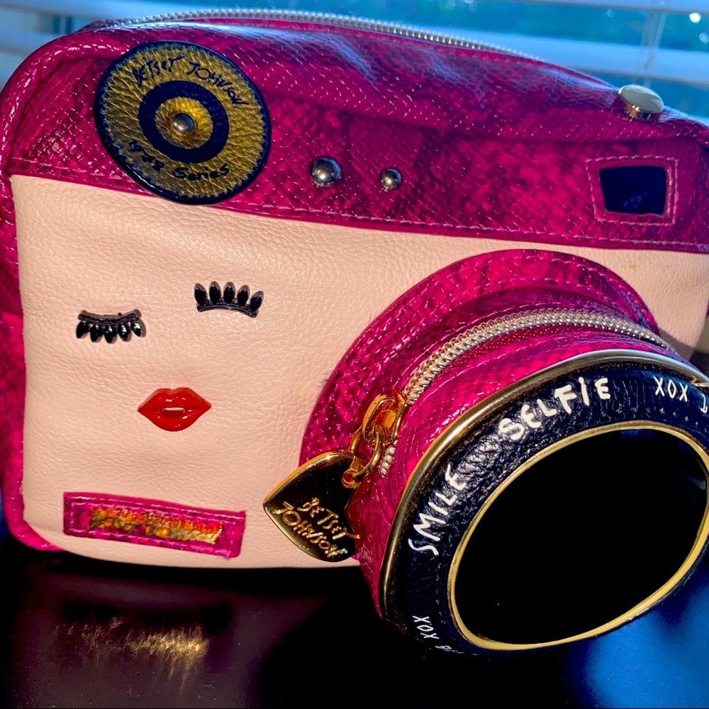 Betsey Johnson kitsch close up Camera Crossbody